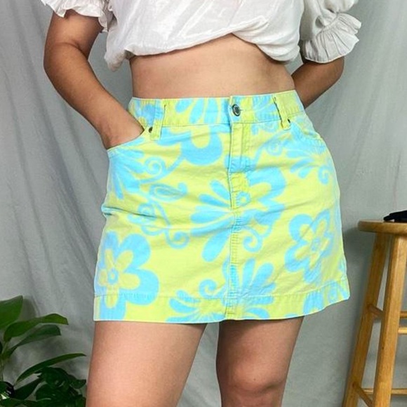 Vintage Gap Coconut Girl Hibiscus Mini Skirt, Sizes 1, 2, 4, & 16 available - Picture 3 of 16